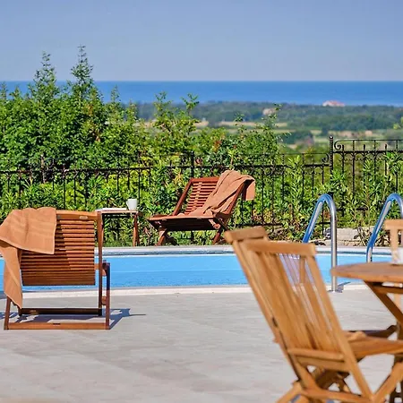 Villa Holiday In Vardica