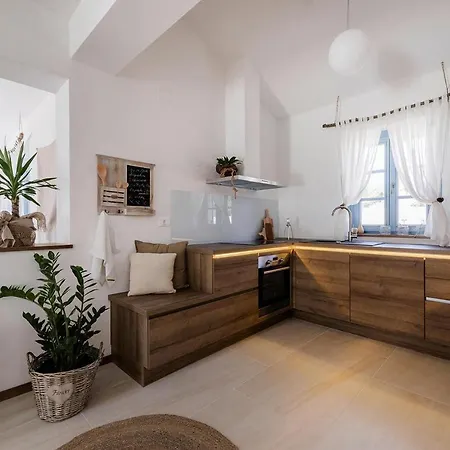فيلة Holiday In Vardica